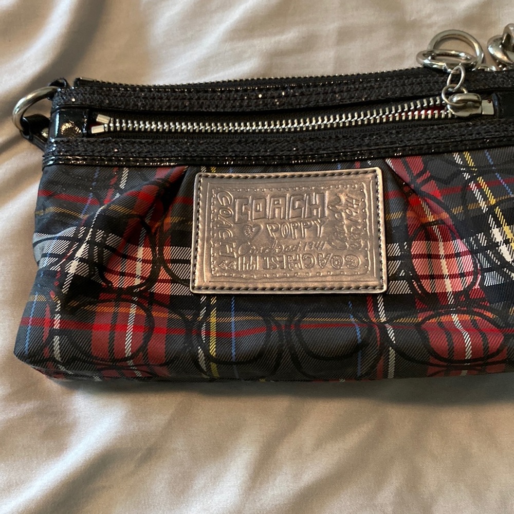 Women’s coach clutch